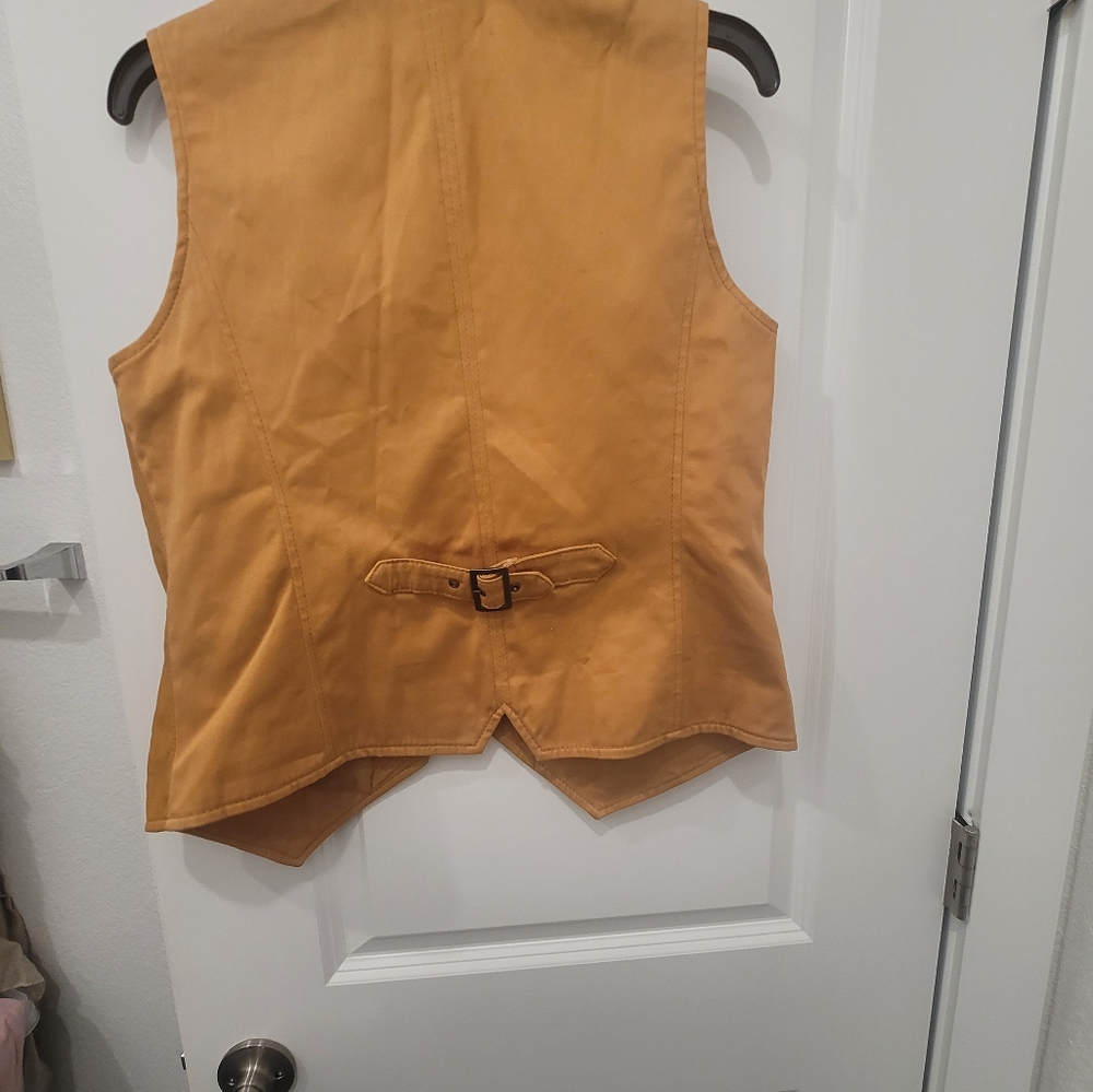 Clothing - Picture 4 of 4